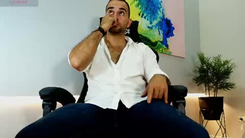  L O R E N Z O  Thumbs Up help  online show from 07.08.26