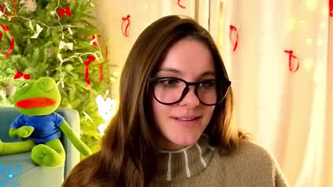 Snapshot of lorettadunnelli chatting on 12.19.25 Chloe for Fan BlackHole online show from 12.19.25