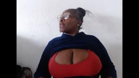Snapshot of loretybighot chatting on 02.05.25 loretybighot online show from 02.05.25