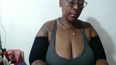 Snapshot of loretybighot chatting on 02.28.25 loretybighot online show from 02.28.25