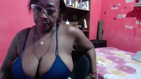 Snapshot of loretybighot chatting on 09.12.25 loretybighot online show from 09.12.25
