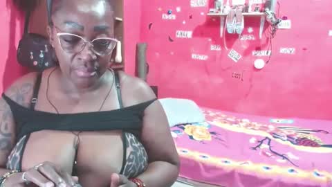 Snapshot of loretybighot chatting on 09.22.25 loretybighot online show from 09.22.25