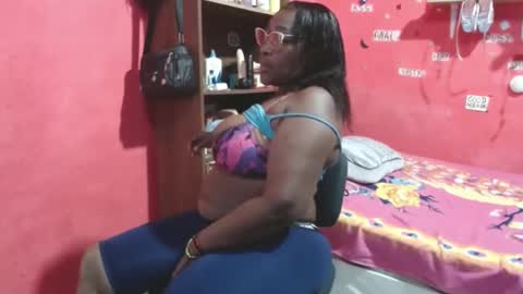 Snapshot of loretybighot chatting on 09.28.25 loretybighot online show from 09.28.25