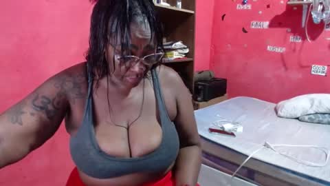 Snapshot of loretybighot chatting on 10.06.25 loretybighot online show from 10.06.25
