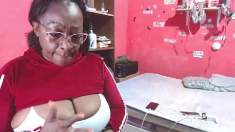 Snapshot of loretybighot chatting on 10.09.25 loretybighot online show from 10.09.25