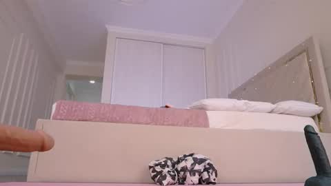 Snapshot of lori_leen chatting on 09.10.25 Leyla  online show from 09.10.25