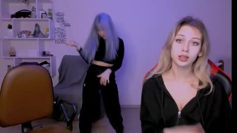 Snapshot of lori_meow chatting on 10.02.25 Lori online show from 10.02.25