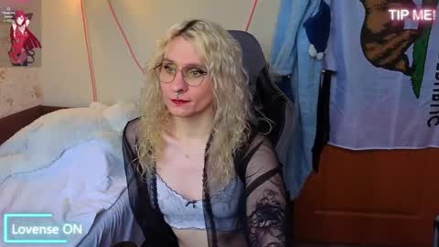 Lori -----------------------------------    online show from 04.25.26