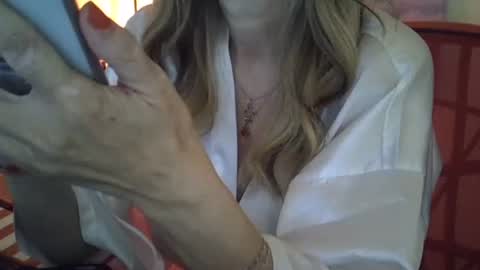 Snapshot of lorylady chatting on 09.29.25 lory online show from 09.29.25