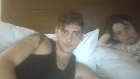 Snapshot of losrompecamera chatting on 10.31.25 LosRompeCamera online show from 10.31.25