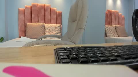 Snapshot of lou_rosse chatting on 12.13.25 Lou Rosse online show from 12.13.25