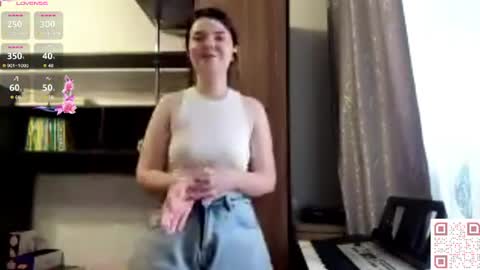 Snapshot of loudeguise chatting on 06.15.26 Esma online show from 06.15.26