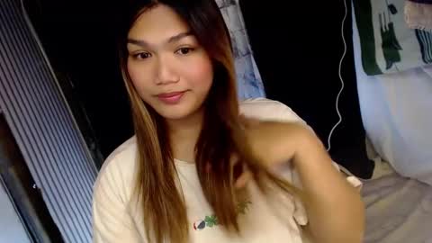 Snapshot of louheart chatting on 12.14.24 Sweet online show from 12.14.24