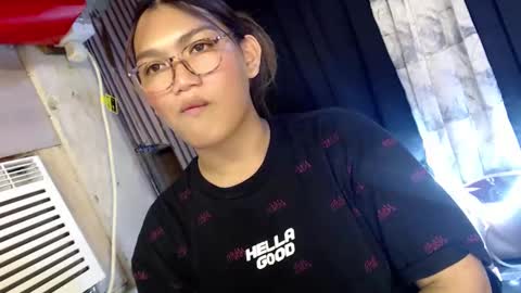 Snapshot of louheart chatting on 12.19.24 Sweet online show from 12.19.24
