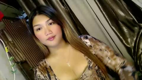 Snapshot of louheart chatting on 02.11.25 Sweet online show from 02.11.25