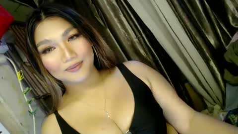 Snapshot of louheart chatting on 02.12.25 Sweet online show from 02.12.25