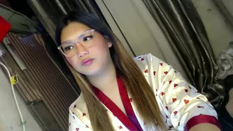 Snapshot of louheart chatting on 03.11.25 Sweet online show from 03.11.25