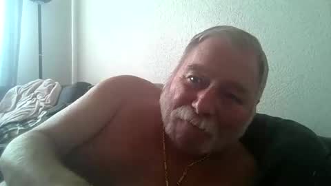 Snapshot of louis_chokdee chatting on 09.22.25 louis_chokdee online show from 09.22.25