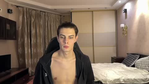 Snapshot of louis_preston chatting on 01.10.25 Mark online show from 01.10.25