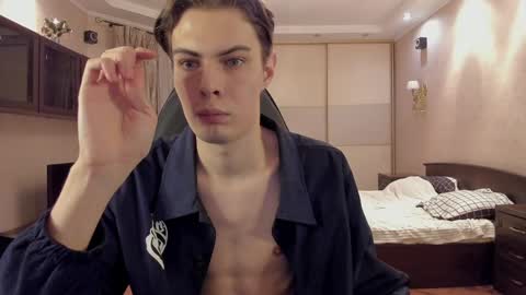 Snapshot of louis_preston chatting on 01.30.25 Mark online show from 01.30.25