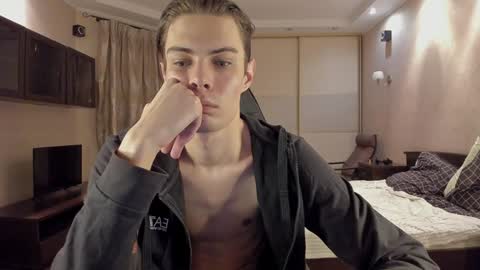 Snapshot of louis_preston chatting on 02.04.25 Mark online show from 02.04.25