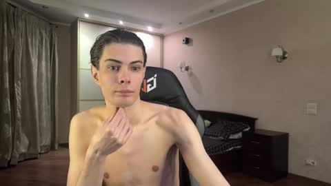 Snapshot of louis_preston chatting on 03.01.25 Mark online show from 03.01.25