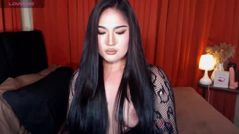 Snapshot of louisse_moone chatting on 05.16.26 Louisse online show from 05.16.26