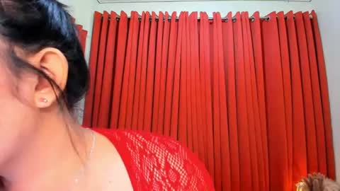 Snapshot of louisse_moone chatting on 07.16.26 Louisse online show from 07.16.26