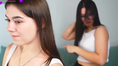 Snapshot of louriezita chatting on 09.10.25 Brook and Del online show from 09.10.25