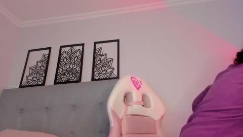 Snapshot of lourreinstounn chatting on 01.05.25 Lourrein Stoun   Independiente online show from 01.05.25