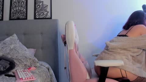 Snapshot of lourreinstounn chatting on 01.28.25 Lourrein Stoun   Independiente online show from 01.28.25