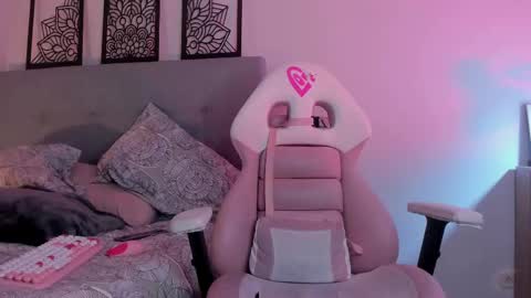 Snapshot of lourreinstounn chatting on 02.11.25 Lourrein Stoun   Independiente online show from 02.11.25