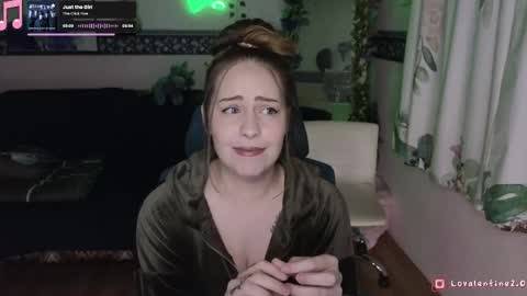 Snapshot of lovalentine chatting on 12.02.25 Lo Valentine online show from 12.02.25