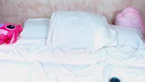 love bella  online show from 02.21.25