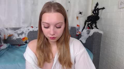 love bella  online show from 10.20.25