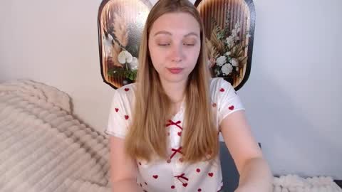love bella  online show from 04.30.26