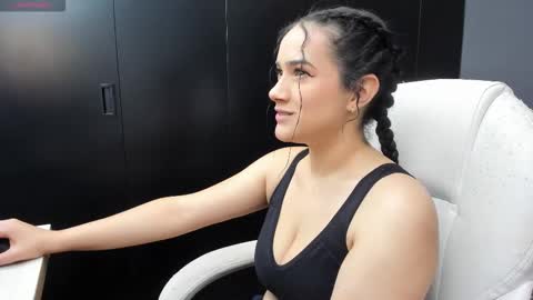 Snapshot of love_kris chatting on 10.20.25 Kristen LoveBerry online show from 10.20.25