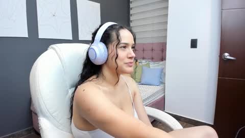 Snapshot of love_kris chatting on 10.26.25 Kristen LoveBerry online show from 10.26.25