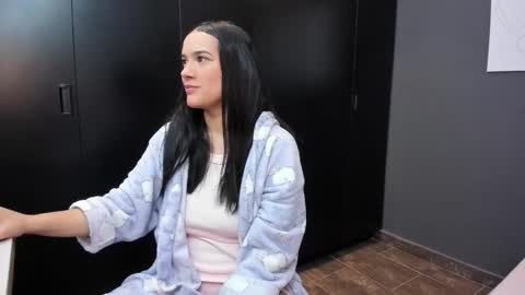 Snapshot of love_kris chatting on 11.02.25 Kristen LoveBerry online show from 11.02.25