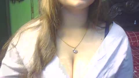 Snapshot of love_luna_angel chatting on 02.23.25 Luna online show from 02.23.25
