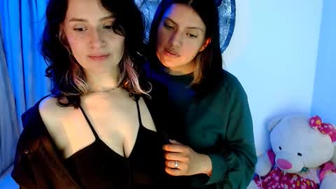 Snapshot of love_oftwo chatting on 11.23.25 Melisa Emily online show from 11.23.25