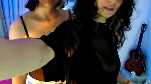 Snapshot of love_oftwo chatting on 03.11.26 Melisa Emily online show from 03.11.26