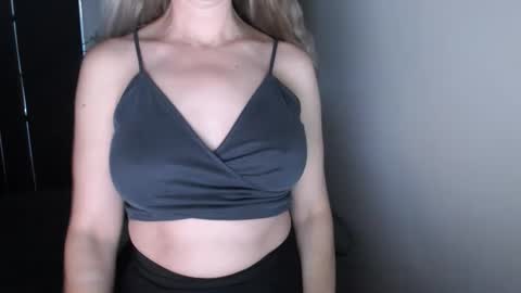 LoVe On  online show from 11.24.25