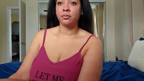 Snapshot of love_raquel_xo chatting on 09.17.25 Raquel Love online show from 09.17.25