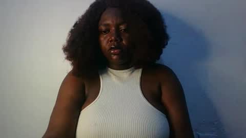 Snapshot of lovecumsluttie chatting on 10.11.25 mila online show from 10.11.25