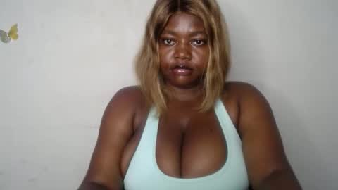 Snapshot of lovecumsluttie chatting on 11.21.25 mila online show from 11.21.25