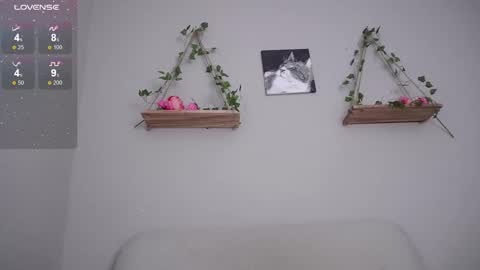 Snapshot of loveegirll chatting on 03.07.25 katalina online show from 03.07.25