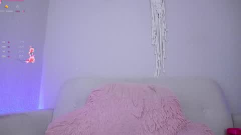 Snapshot of loveegirll chatting on 10.12.25 katalina online show from 10.12.25