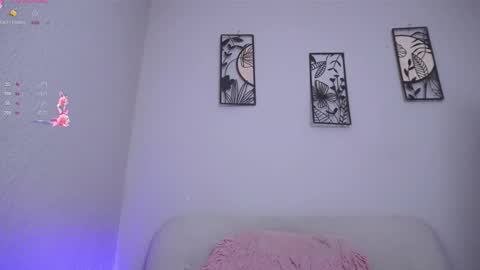 Snapshot of loveegirll chatting on 11.04.25 katalina online show from 11.04.25