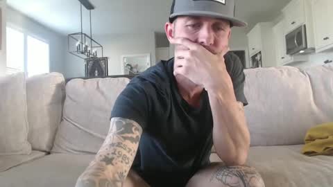 Snapshot of lovehatelovers chatting on 12.19.24 lovehatlovers online show from 12.19.24